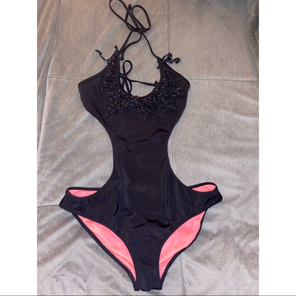 🌸 VS PINK One piece bathing suit 🌸
